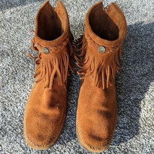 Minnetonka moccasin shoes